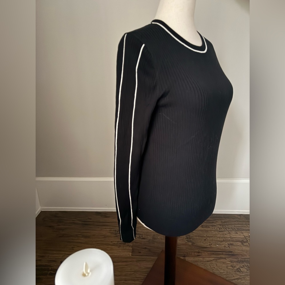 NEW STYLISH CHIC SPORTY LITE BLACK SWEATER W/WHITE TRIM! UNIQUELY STYLISH! ☃️❄️